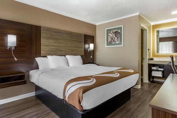 1 King Bed (11 of 13)