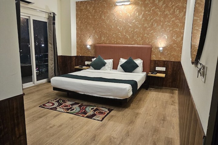 Room 7 of 13