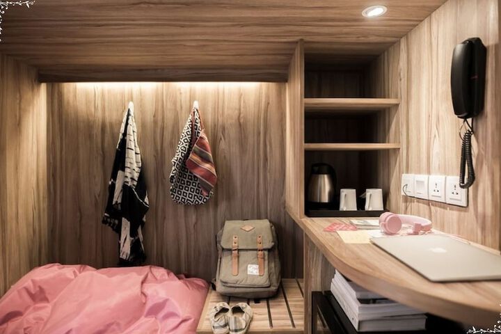 Room 18 of 65