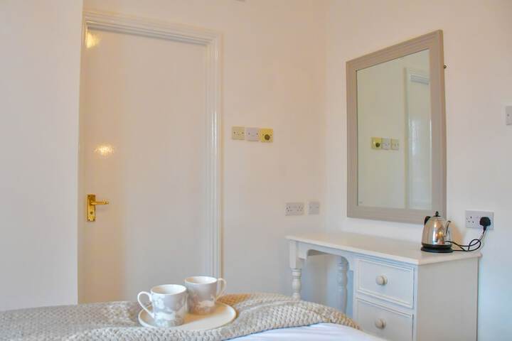Room 6 of 51