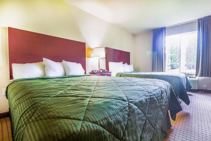 1 Queen Bed Accessible