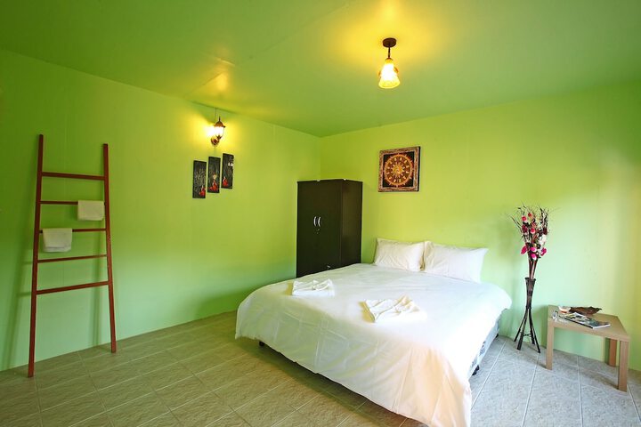Room 8 of 76