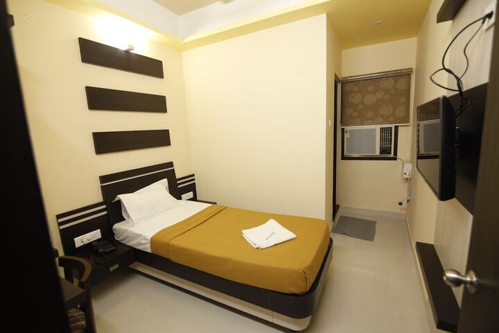 Room 8 of 8