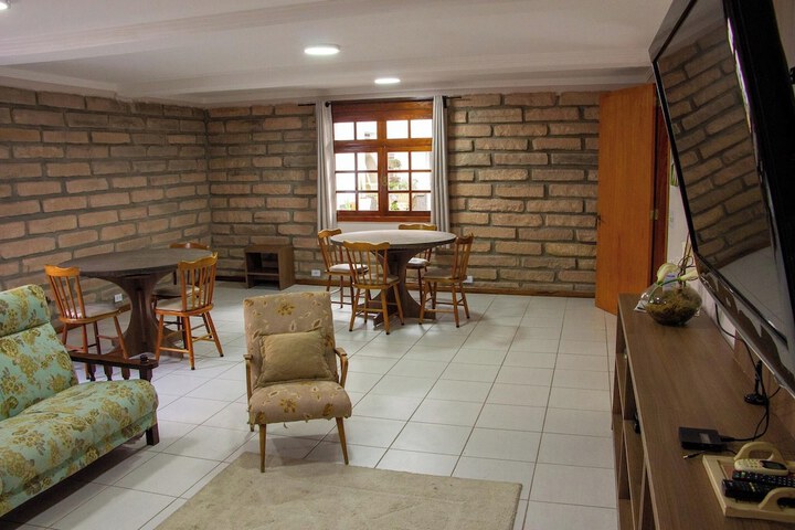 Ballroom/Hall 202 of 206