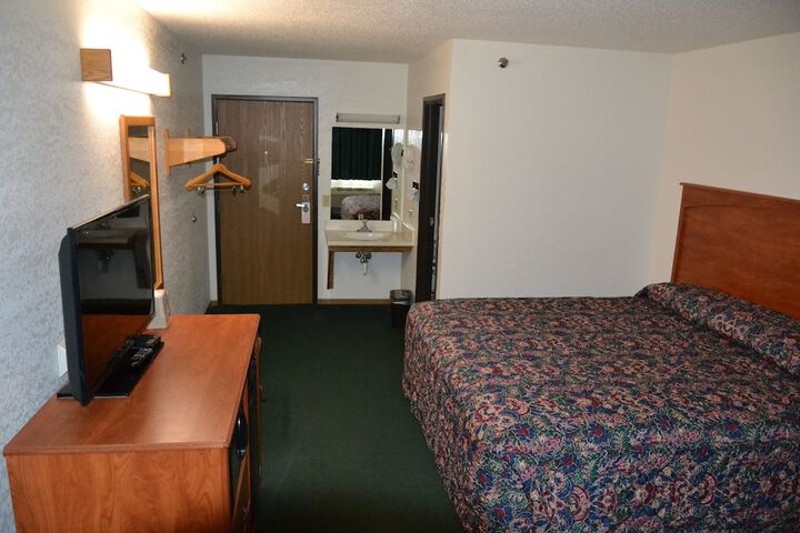 Room 15 of 28