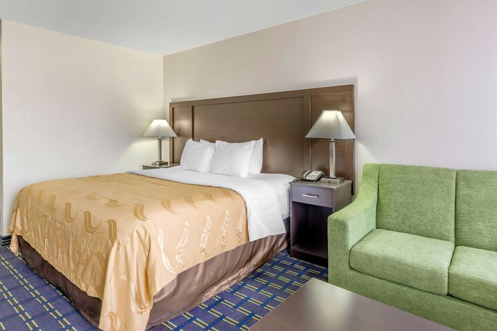 1 King Bed (1 of 6)