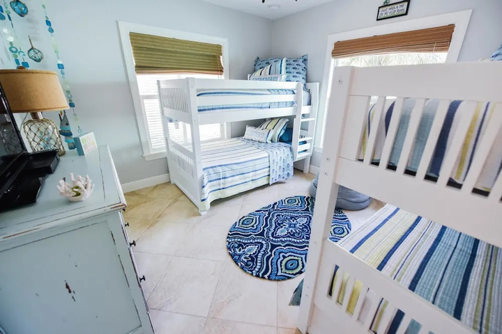 Room 5 of 18