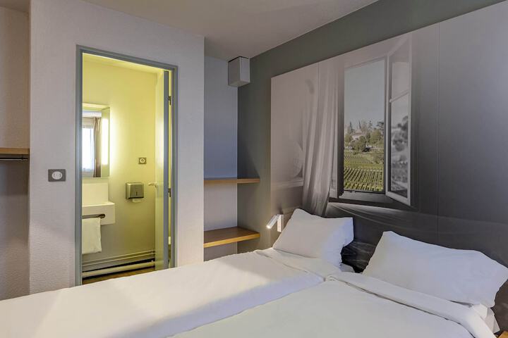 Room 29 of 53