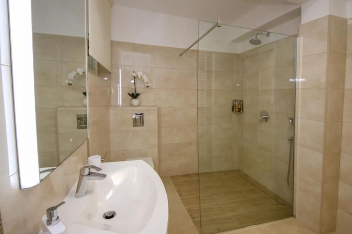 Room 15 of 41
