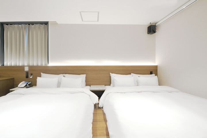 Room 32 of 64