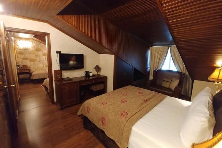 Room 12 of 46
