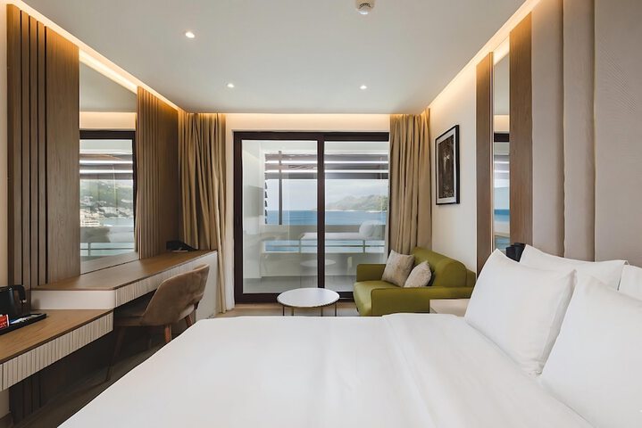 Room 74 of 211