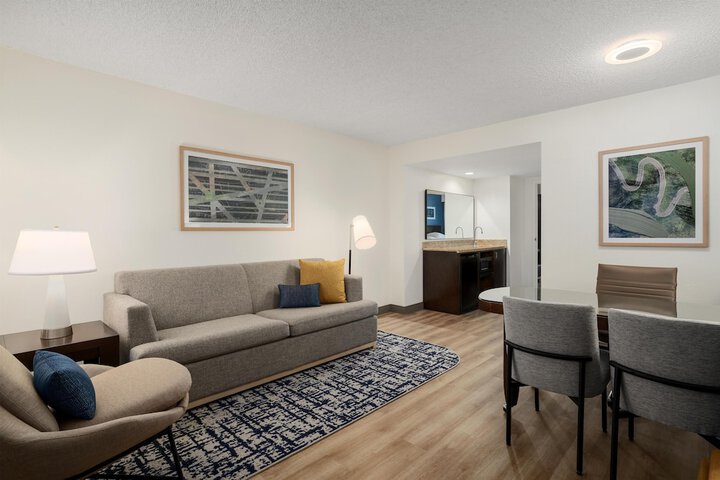 Room 41 of 107