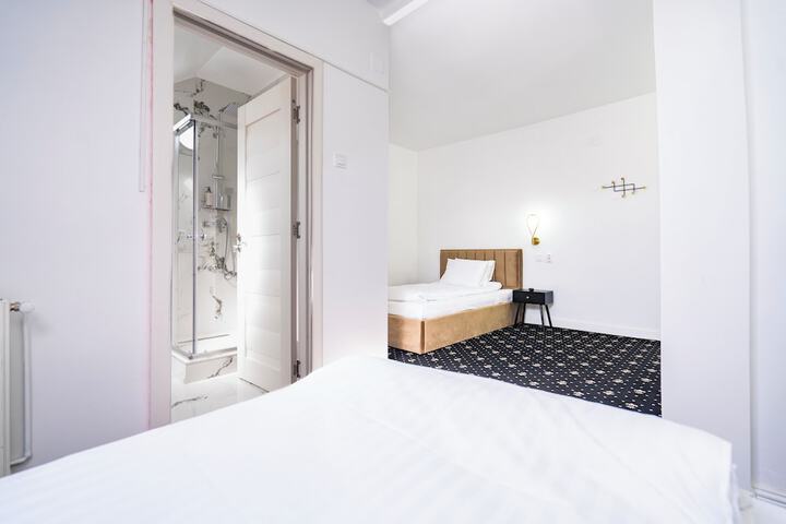 Room 7 of 40
