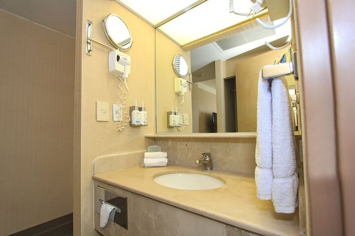 Room 45 of 106