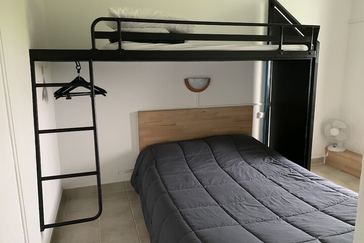 Room 13 of 37