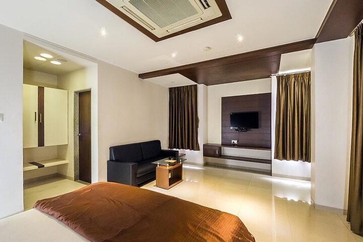 Room 6 of 24