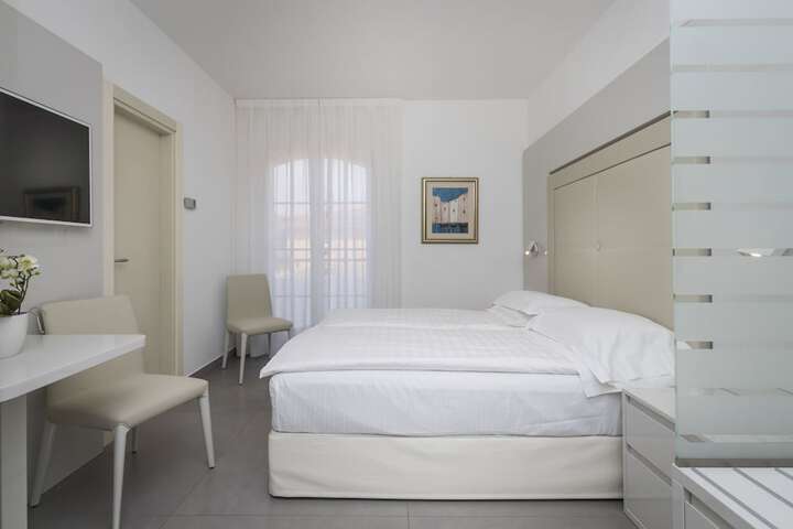 Room 36 of 89