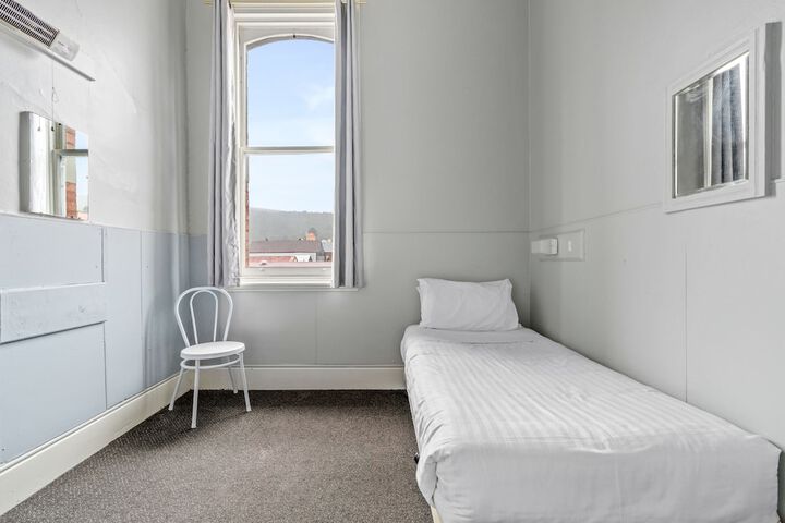 Room 7 of 30