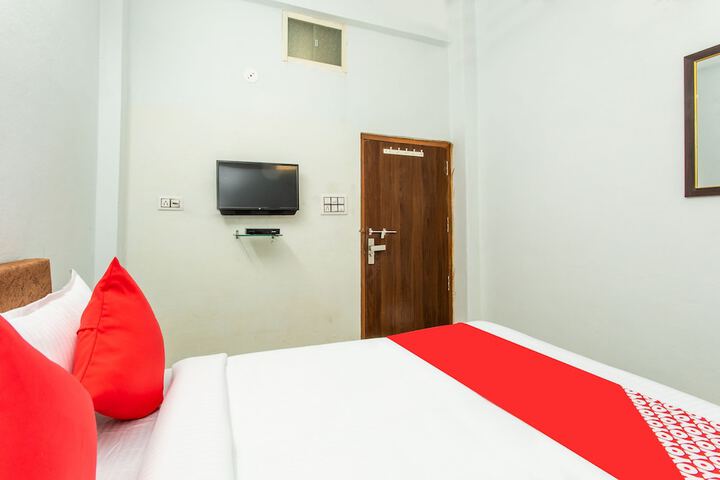 Room 8 of 16