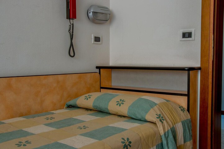 Room 17 of 48