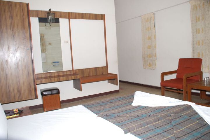 Room 8 of 32