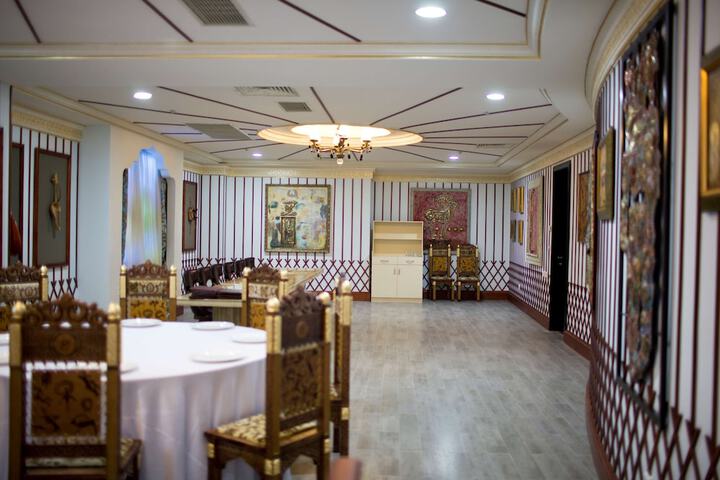 Lounge 112 of 137