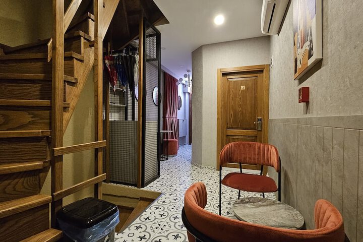 Room 69 of 98