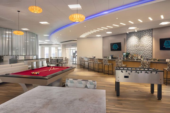 Lobby lounge