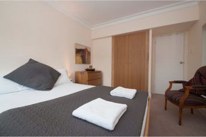 Room 5 of 13