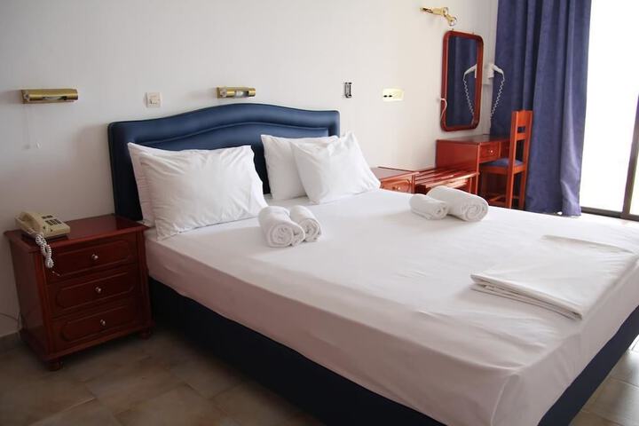 Room 2 of 8