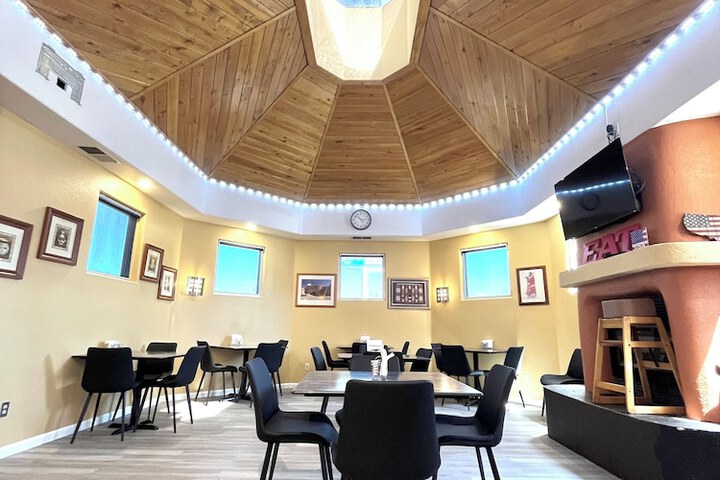 Breakfast/Coffee Service 18 of 26