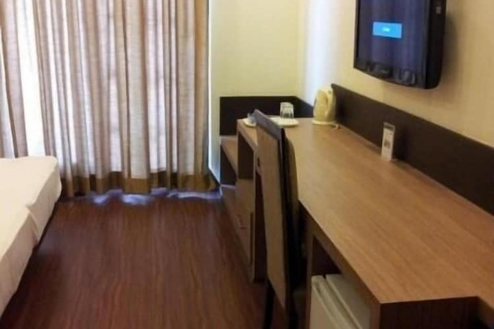 Room 5 of 25