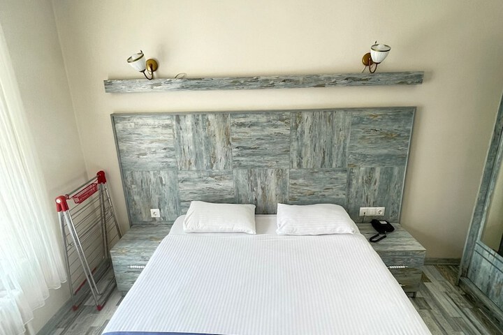Room 9 of 25