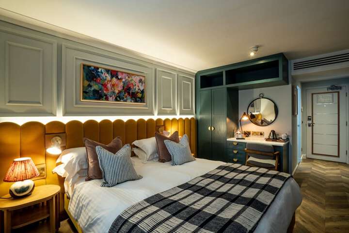 Room 13 of 66
