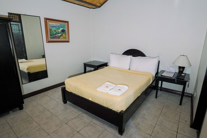 Room 6 of 72