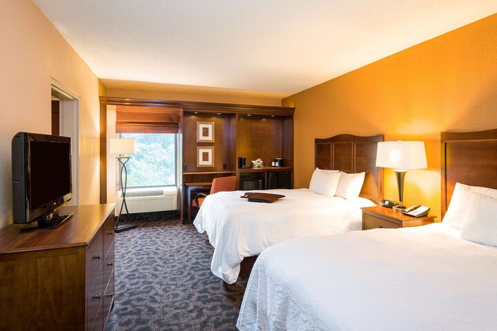 2 Queen Beds (9 of 9)