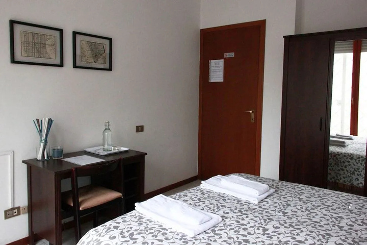 Room 4 of 15
