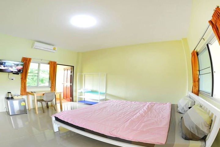 Room 5 of 113