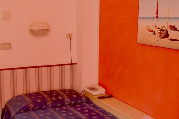 Room 24 of 73
