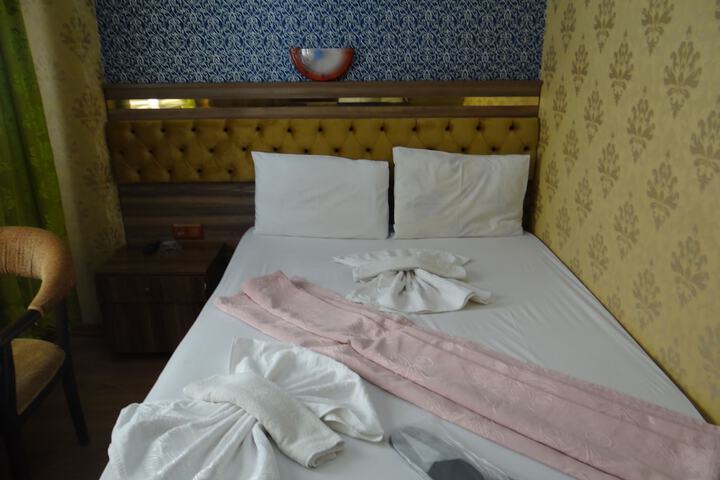 Room 9 of 36