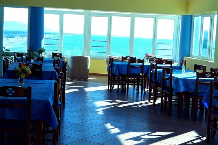 Dining 92 of 100