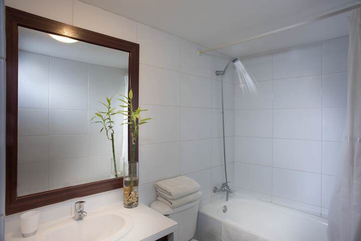 Room 10 of 16
