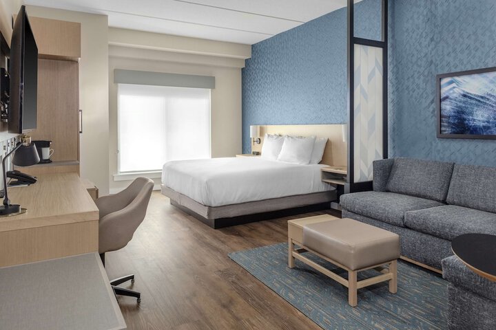 Room 9 of 18