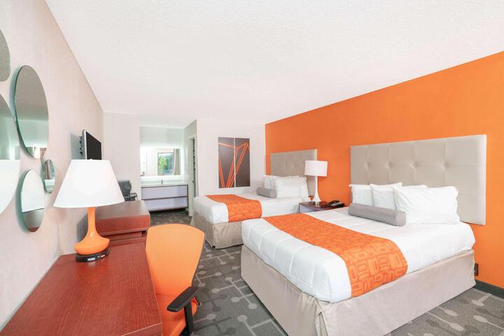 2 Double Beds (4 of 6)