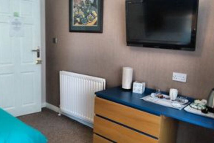 Room 18 of 28