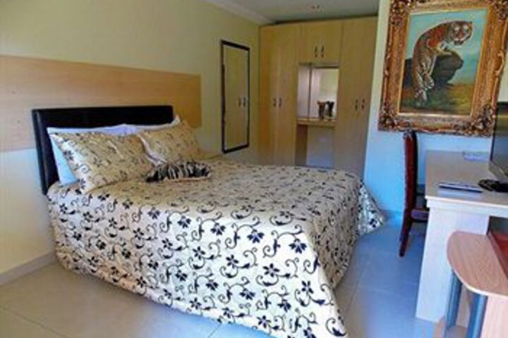 Room 4 of 17