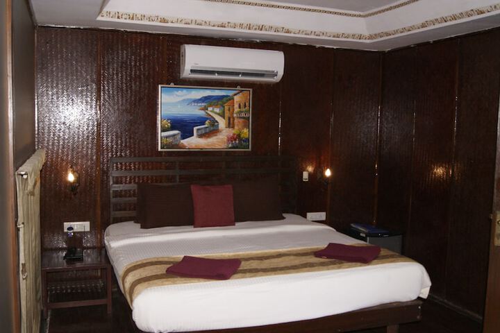 Room 7 of 44