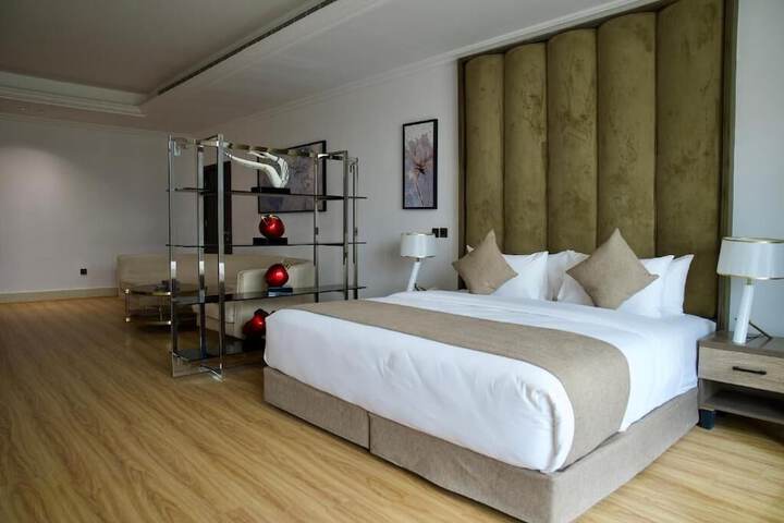 Room 16 of 100