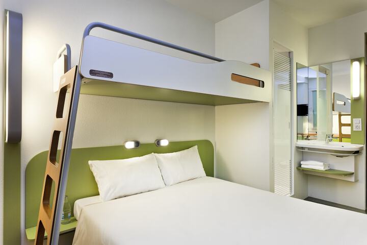 Room 6 of 27